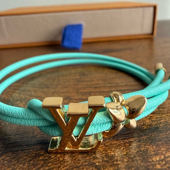 Louis Vuitton Bloom Bracelet - Picture 3 of 7